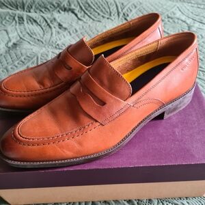SOLD - BRAND NEW casual loafer
